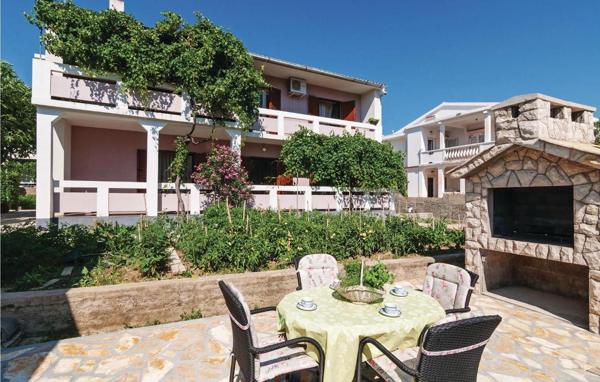 2 Bedroom Awesome Apartment In Pag Pag Town Exterior photo